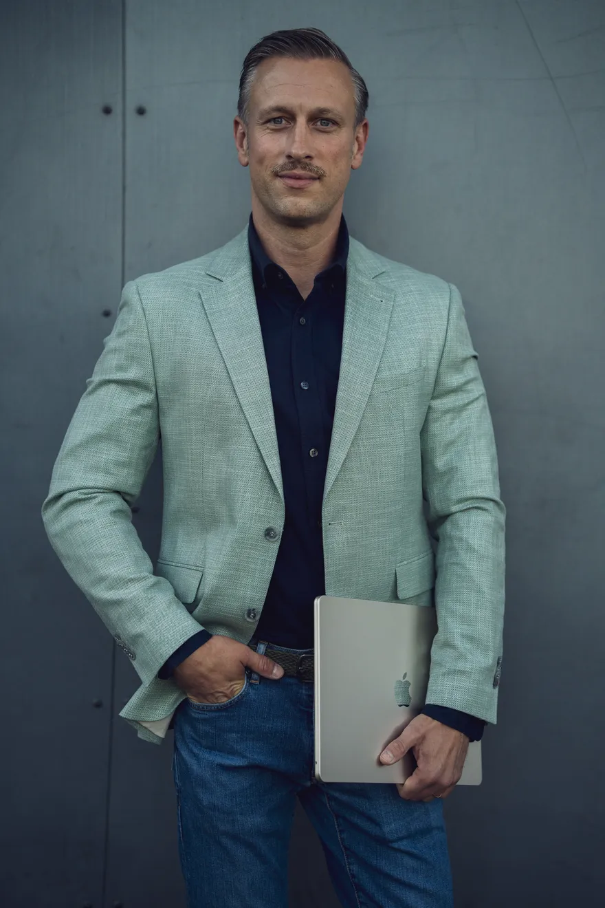 Porträt von Alan Golecki, Gründer und Geschäftsführer von Vantage Automotive